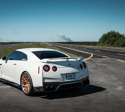 Фото дисков Strasse Wheels SM5R Deep Concave Monoblock на Nissan GT-R