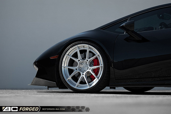 Фото дисков BC Forged HCA165 Глянцевый лак на Lamborghini Huracan