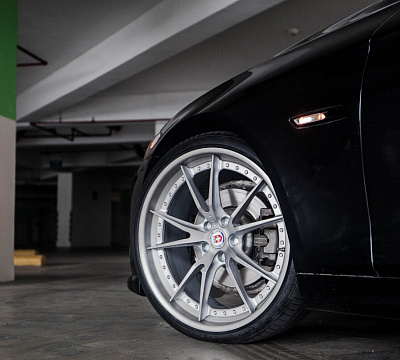Фото дисков HRE S104 на BMW 5/M5 (F10)