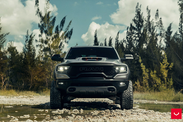 Фото дисков Vossen HF6-4 Сатиновое темное золото на Ram 1500 V
