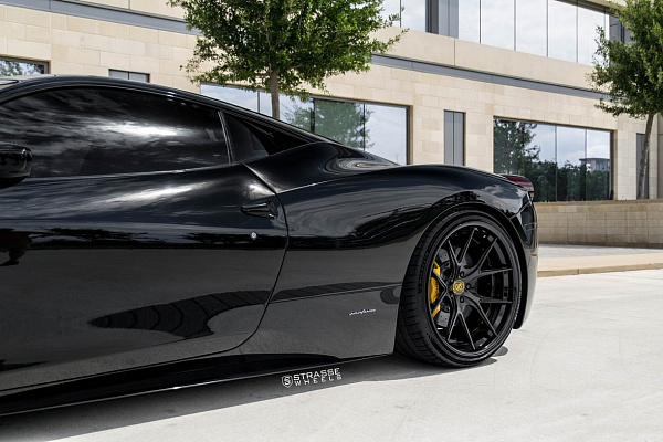 Фото дисков Strasse Wheels SM5R Deep Concave FS Другой цвет на Ferrari 458