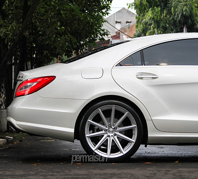 Фото дисков Vossen VFS-10 на Mercedes-Benz CLS (C218)