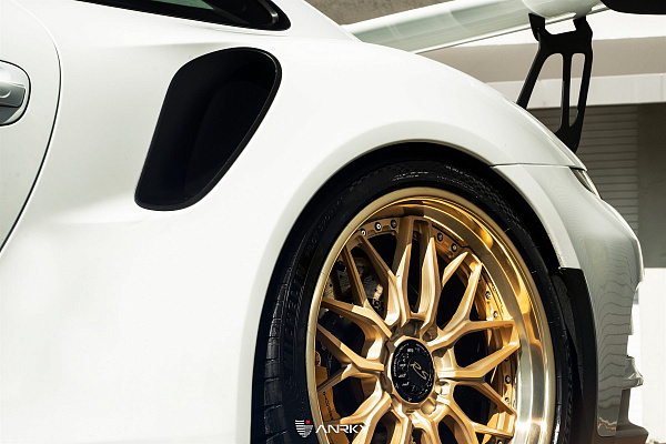 Фото дисков Anrky RS1 Сатиновое золото на Porsche 911 VII