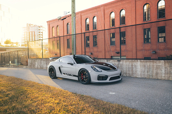 Фото дисков Brixton Forged R11-R Черный сатин на Porsche Cayman II