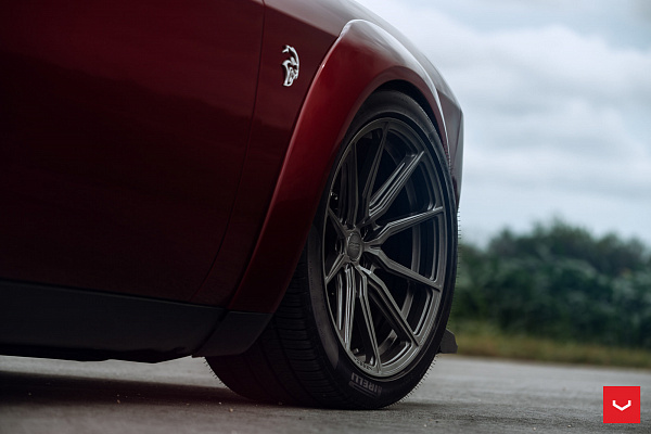 Фото дисков Vossen HF-3 Сатиновый графит на Dodge Challenger III