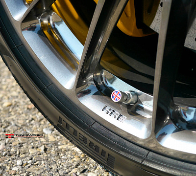Фото дисков HRE P103 на Aston Martin DBS 2