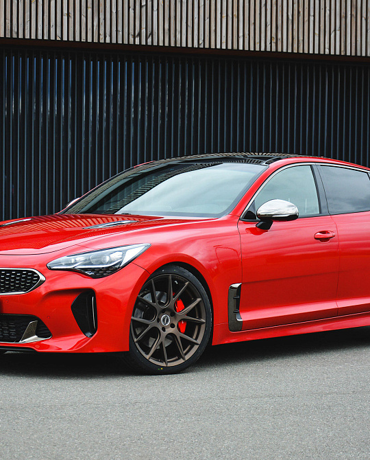 Фото дисков VFS-6 Сатиновая бронза на Kia Stinger