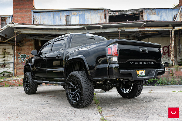 Фото дисков Vossen HF6-4 Черный глянец на Toyota Tacoma III