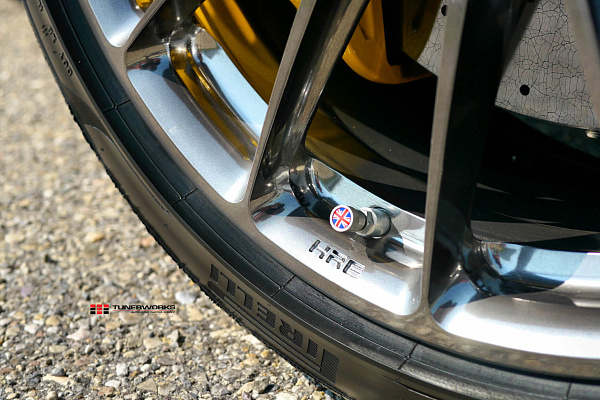 Фото дисков HRE P103 Глянцевый темный лак на Aston Martin DBS 2