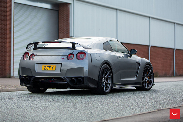 Фото дисков Vossen VFS-6 Глянцевый графит на Nissan GT-R