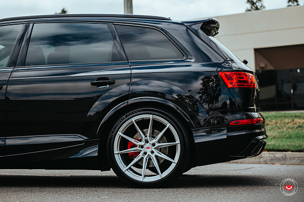 Фото дисков Vossen EVO-2R Глянцевый лак на Audi Q7 (4M)