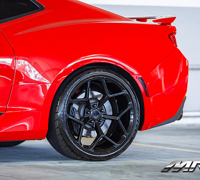 Фото дисков MRR M228 на Chevrolet Camaro VI