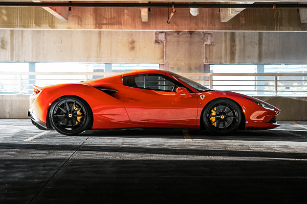 Фото дисков Brixton Forged R11-R Черный глянец на Ferrari F8