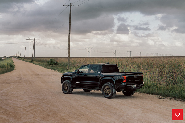 Фото дисков Vossen HFX-1 (6-Lug) Сатиновая бронза на  Toyota Tacoma IV