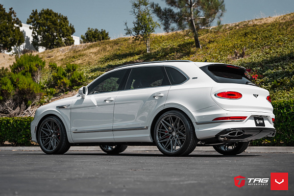 Фото дисков Vossen HF-7 Сатиновый графит на Bentley Bentayga