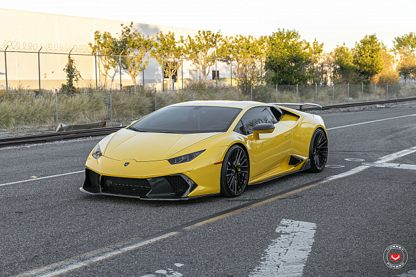 Фото дисков Vossen EVO-6T Черный глянец на Lamborghini Huracan