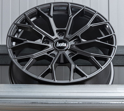 Bola B24