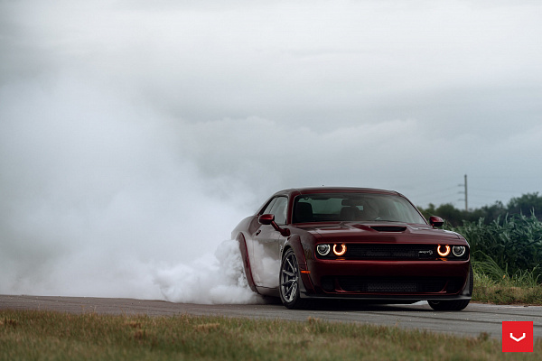 Фото дисков Vossen HF-3 Сатиновый графит на Dodge Challenger III