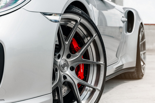 Фото дисков Strasse Wheels SM5R Deep Concave Duoblock Глянцевый тонированный лак на Porsche 911 VII