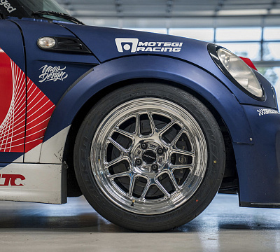 Фото дисков Motegi Racing MF414 Tsubaki на MINI Cooper III