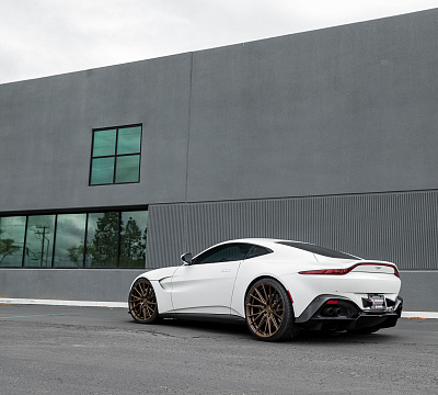 Фото дисков Vossen HF-4T на Aston Martin Vantage 4