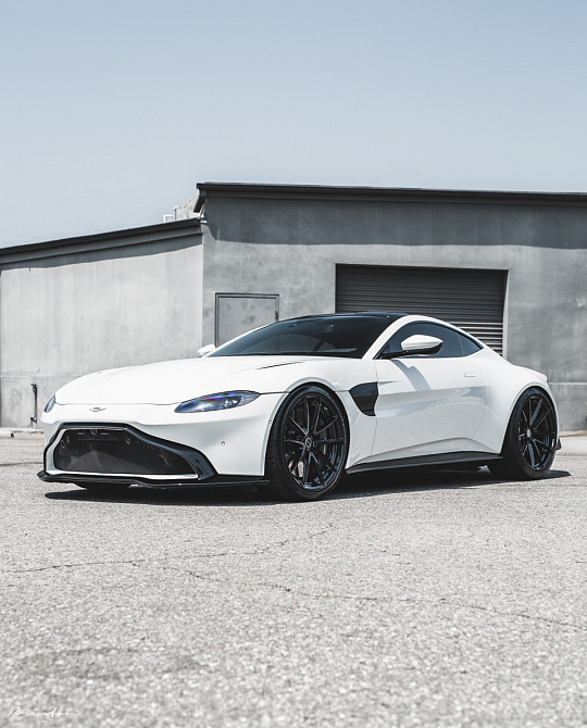 Фото дисков WR3.2 Черный глянец на Aston Martin Vantage 4