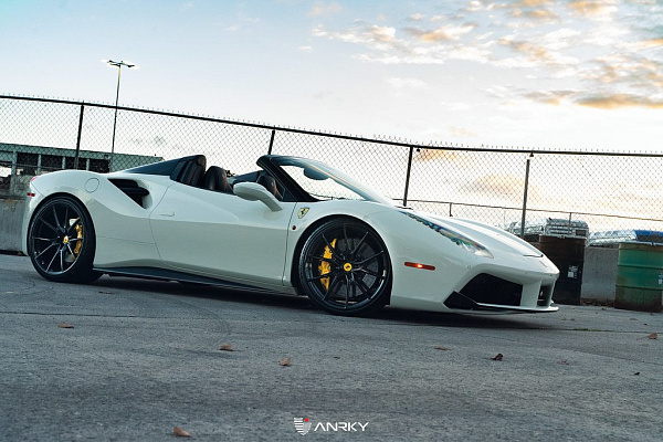 Фото дисков Anrky AN12 Черный глянец на Ferrari 488