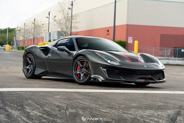 Фото дисков Anrky RS5.3 Глянцевый темный лак на Ferrari 812
