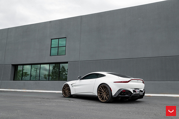 Фото дисков Vossen HF-4T Сатиновая бронза на Aston Martin Vantage 4