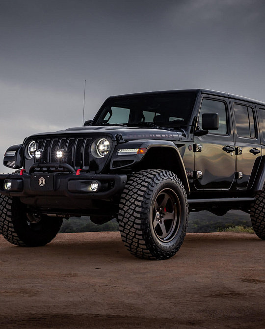 Фото дисков 527 Сатиновая темная бронза на Jeep Wrangler IV (JL)