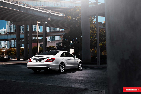 Фото дисков Vossen CVT Серебро на Mercedes-Benz CLS (C218)