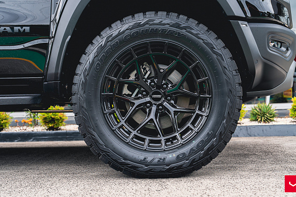 Фото дисков Vossen HFX-1 (6-Lug) Черный глянец на Ram 1500 V