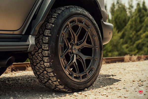 Фото дисков Vossen LC3-01 Глянцевый темный лак на Mercedes-Benz G-Class III