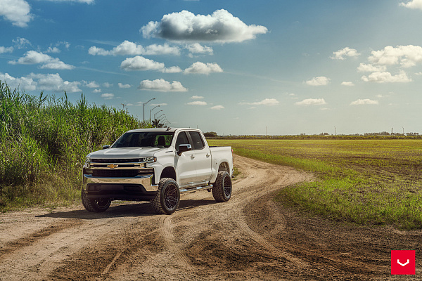 Фото дисков Vossen HF6-5 Черный глянец на Chevrolet Silverado IV