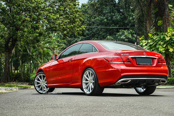 Фото дисков Vossen VFS-10 Серебро на Mercedes-Benz E-Class (W212, S212, C207)
