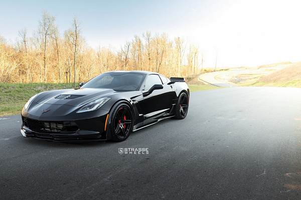 Фото дисков Strasse Wheels SP5R Deep Concave Monoblock Черный сатин на Chevrolet Corvette C7