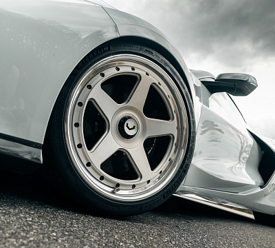 Фото дисков Vossen GEN-01 (3-Piece) на Chevrolet Corvette C8