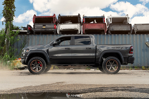 Фото дисков Anrky AN36-S Черный глянец на Ram 1500 V