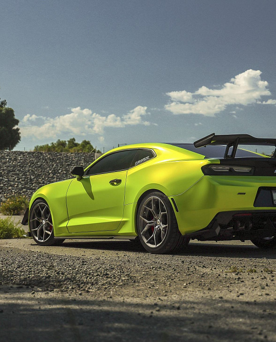 Фото дисков MONARCH Сатиновый графит на Chevrolet Camaro VI