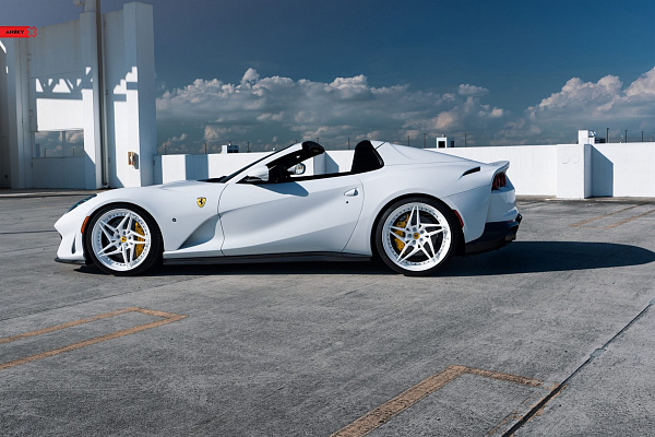 Фото дисков Anrky S3-X3 Белый глянец на Ferrari 812