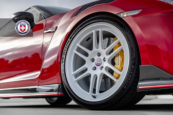Фото дисков HRE 312 GTS Белый глянец на Nissan GT-R
