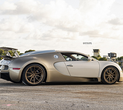 Фото дисков Strasse Wheels SV5 Deep Concave Duoblock на Bugatti Veyron