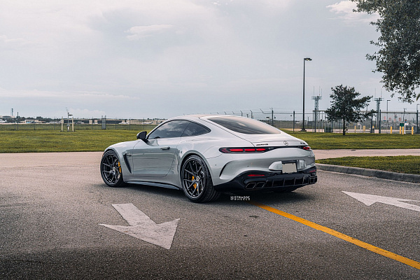 Фото дисков Strasse Wheels SM5RT Deep Concave FS Черный глянец на Mercedes-Benz AMG GT II