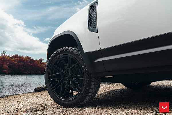 Фото дисков Vossen HF-7 Черный глянец на Land Rover Defender II
