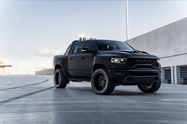 Фото дисков Strasse Wheels SV12M Signature Черный матовый на Ram 1500 V