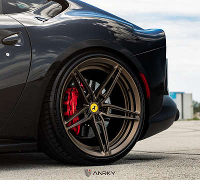 Фото дисков Anrky AN27 на Ferrari 812