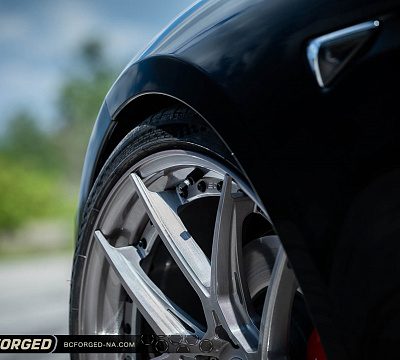 Фото дисков BC Forged HCA381 на Tesla Model S