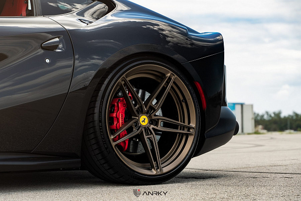Фото дисков Anrky AN27 Сатиновая темная бронза на Ferrari 812