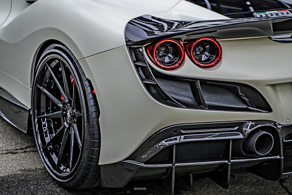 Фото дисков Strasse Wheels SV10 Deep Concave FS Черный глянец на Ferrari SF90
