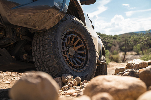 Фото дисков Black Rhino RAID Сатиновая темная бронза на Toyota 4Runner V